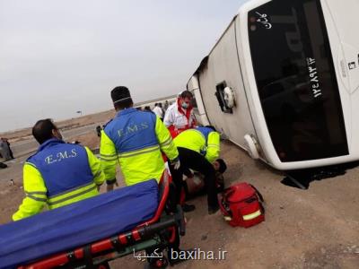 برخورد اتوبوس با گاردریل در جاده تهران-قم